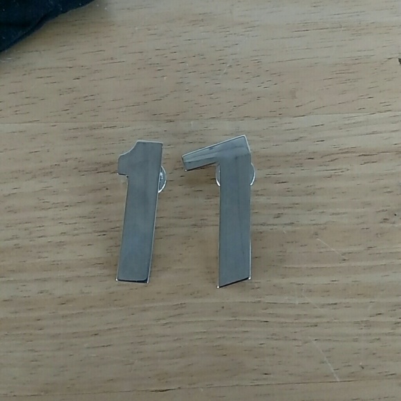 Givenchy 17 Pin Set Ricardo Tisci - Picture 2 of 7